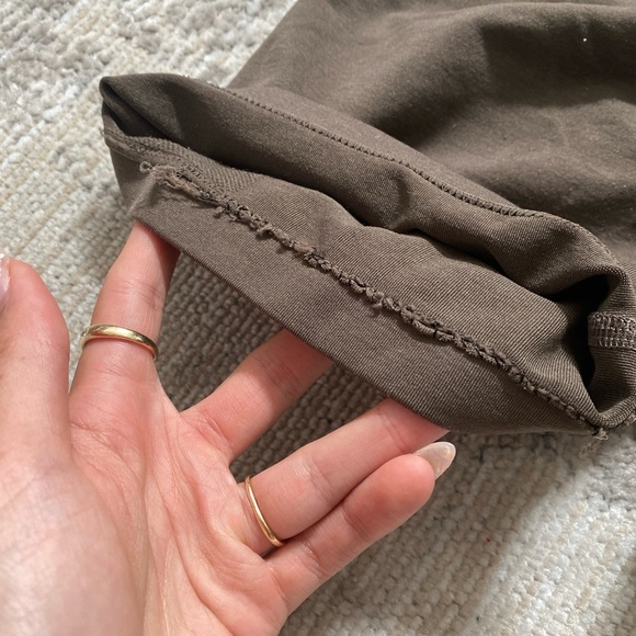 Alphalete amplify 4.5 inch shorts in mocha - Picture 7 of 8